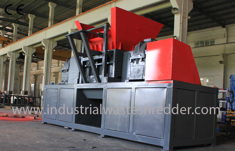 Motor Driven Tyre Shredding Machine , Rubber Tyre Shredder Custom