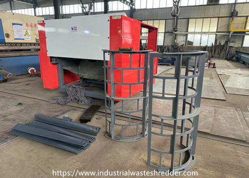 Latest company news about Model 2400F With Spare Sieve Mesh For Russia Jumbo Bag Client,PP big bags pre cutting machine,PP bags shredder,large capacity