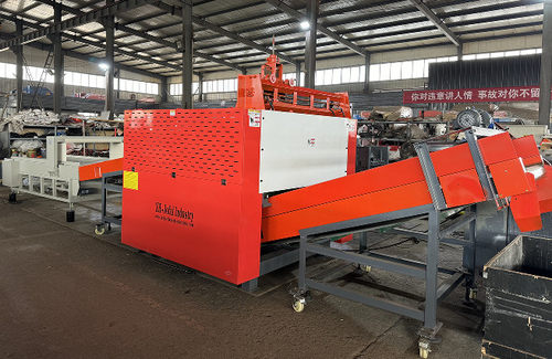 Latest company news about PP raffia cutting machine easy feeding and high working efficiency,PP big bags pre shredder with metal detector