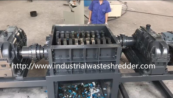 Good price Industrial Solid Waste Shredder 2 Motors Drive For Waste Wood Pallet online