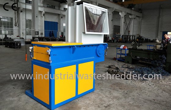 Good price Automatic Solid Waste Shredder Low Power Consumption For Plastic PET Bottles online